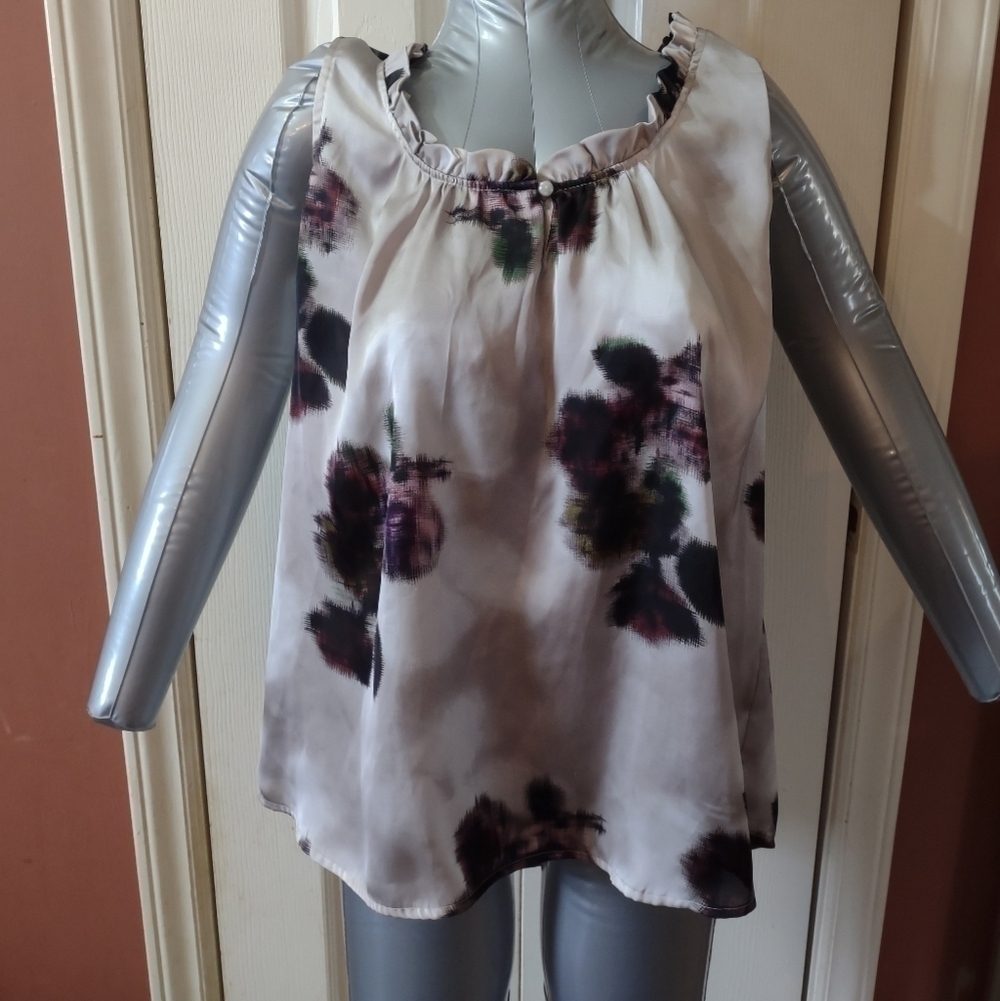 a.n.a. Silky Sleeveless Blouse Size Large Floral Print